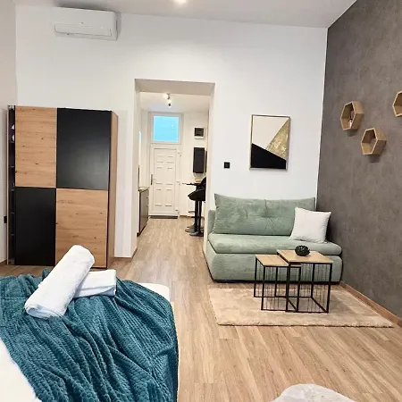 & Explore Comfortable For 4 *