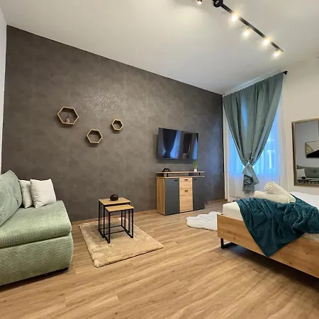 Apartment & Explore Comfortable For 4