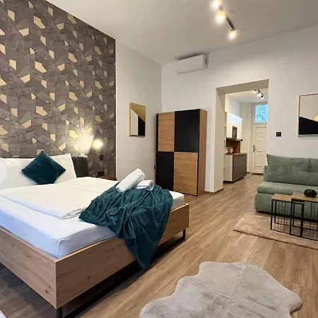 & Explore Comfortable For 4 Apartment Budapest