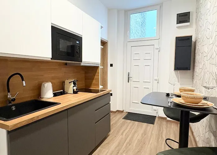 & Explore Comfortable For 4 Apartment