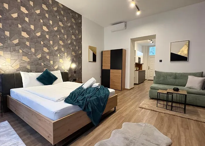 & Explore Comfortable For 4 Apartment Budapest