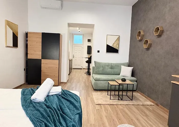 & Explore Comfortable For 4 *